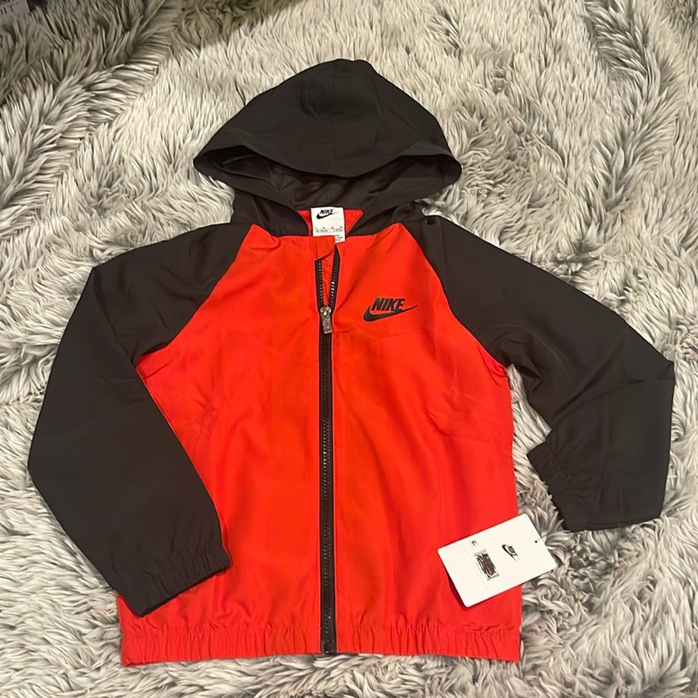 Nike boy’s Dri-Fit jacket NWT size medium (5-6yrs)